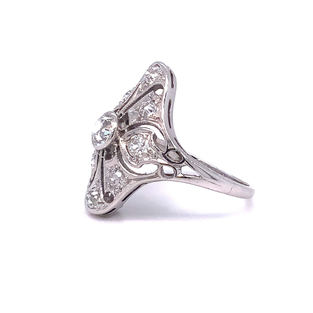 Antique Art Deco Fillagree Diamond Ring set in 14 kt White Gold - Image 4 of 5