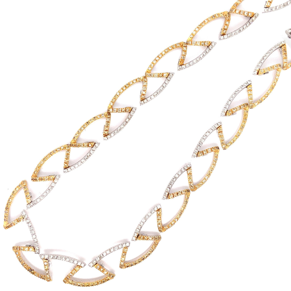 White and Fancy Yellow Diamond 16" Choker Necklace set in 18 kt white Gold. - Image 4 of 9