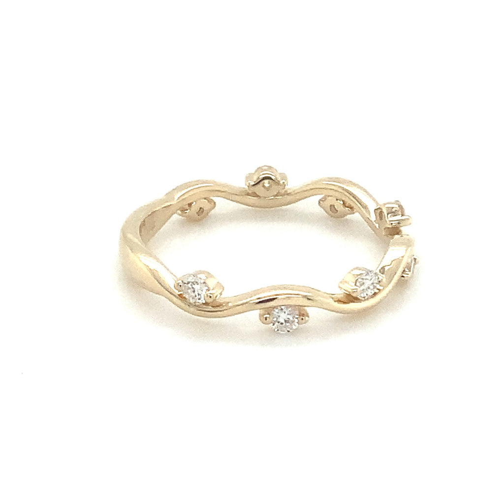 Novella Wavey round Brilliant cut 8 Diamond Band set in 14K Y/G - Image 4 of 8