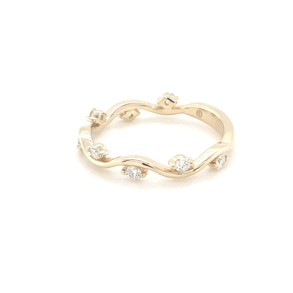 Novella Wavey round Brilliant cut 8 Diamond Band set in 14K Y/G - Image 6 of 8