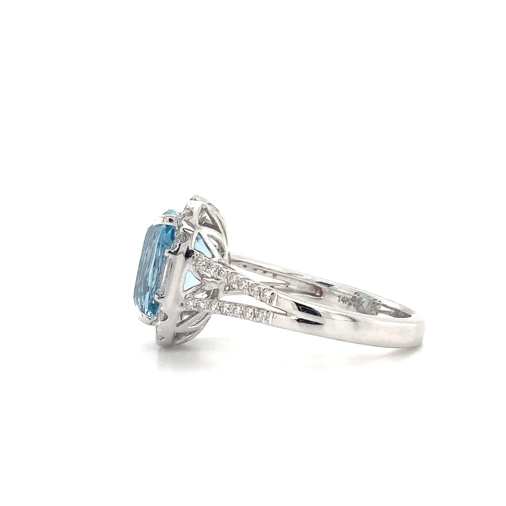 Gem Quality Aquamarine and Diamond Halo Split Shank Ring 14 kt White Gold - Image 3 of 6