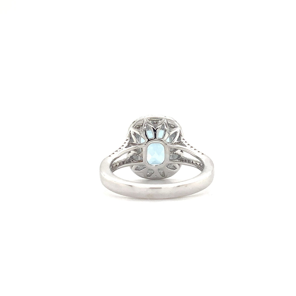 Gem Quality Aquamarine and Diamond Halo Split Shank Ring 14 kt White Gold - Image 4 of 6