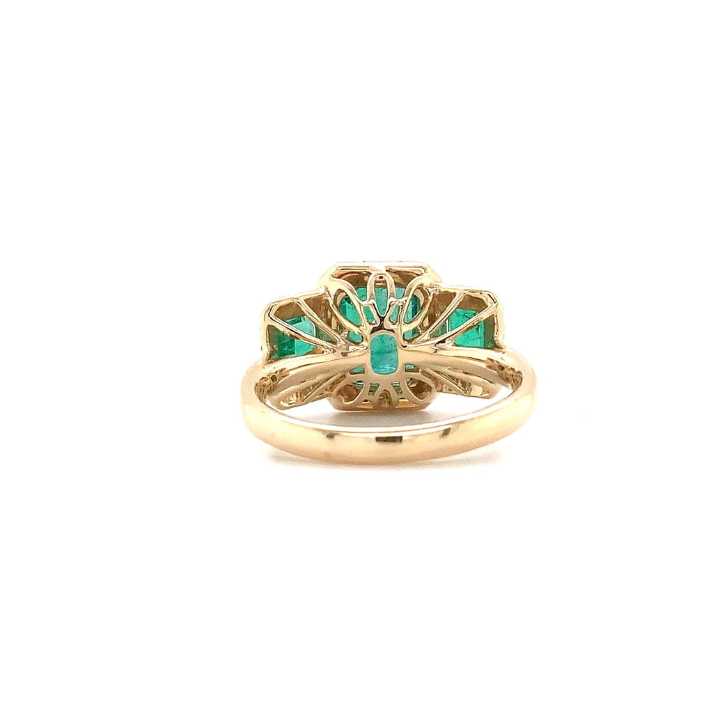 Three Stone Emerald and Diamond Ring set in 18K Yellow Gold - Image 4 of 5