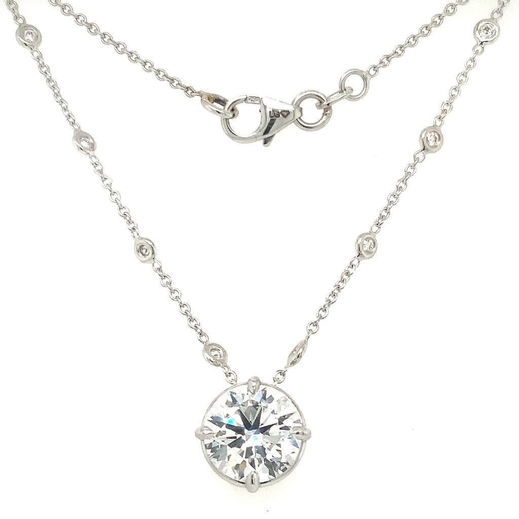 Lab Grown Diamond Solitaire 2.93 cts Pendant set in 18 kt white gold with a diamond chain. - Image 1 of 7