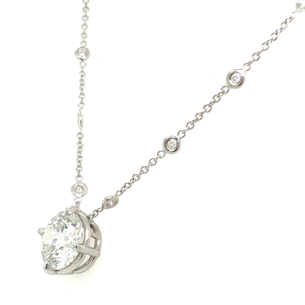 Lab Grown Diamond Solitaire 2.93 cts Pendant set in 18 kt white gold with a diamond chain. - Image 3 of 7