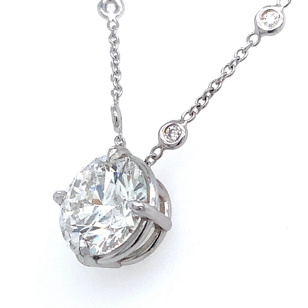 Lab Grown Diamond Solitaire 2.93 cts Pendant set in 18 kt white gold with a diamond chain. - Image 2 of 7
