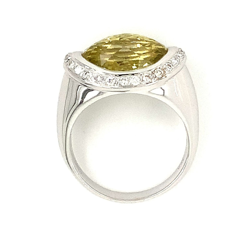 East West Oval Apple Green Quartz and Diamond Ring 18K White Gold - Image 3 of 7