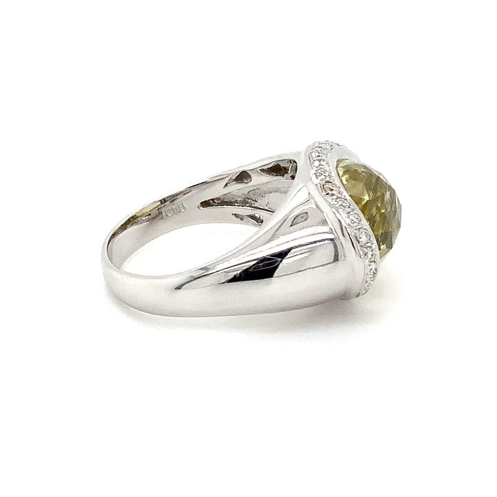 East West Oval Apple Green Quartz and Diamond Ring 18K White Gold - Image 7 of 7
