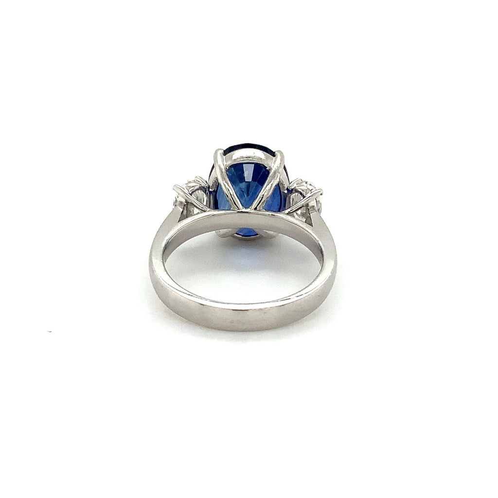 Roman+Jules Gem Quality 7.64ct Three Stone Oval Ceylon Blue Sapphire and Diamond Ring set in Platinum - Image 4 of 8