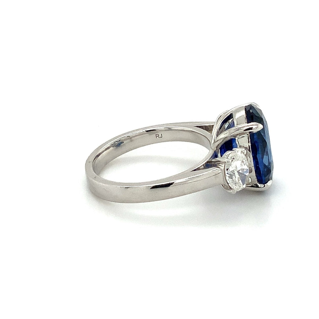 Roman+Jules Gem Quality 7.64ct Three Stone Oval Ceylon Blue Sapphire and Diamond Ring set in Platinum - Image 5 of 8