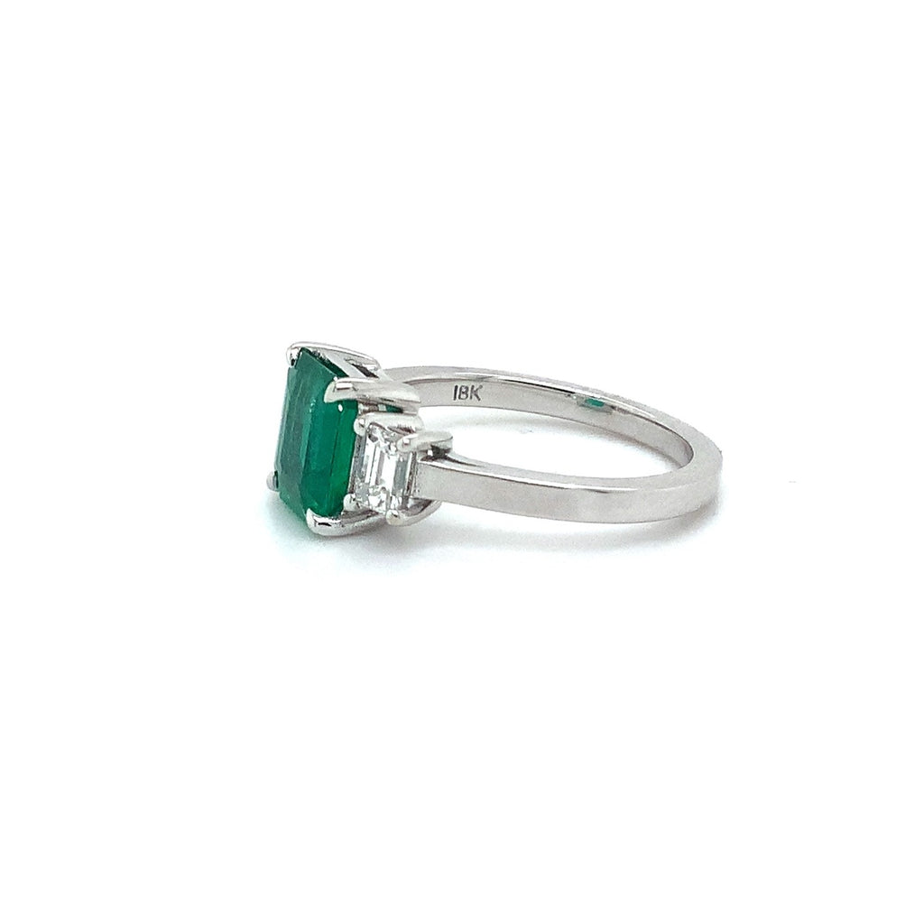Roman+Jules Vivid Green Certified Natural Muzo Emerald and Diamond 3 Stone Ring set in 18 kt White Gold - Image 2 of 6