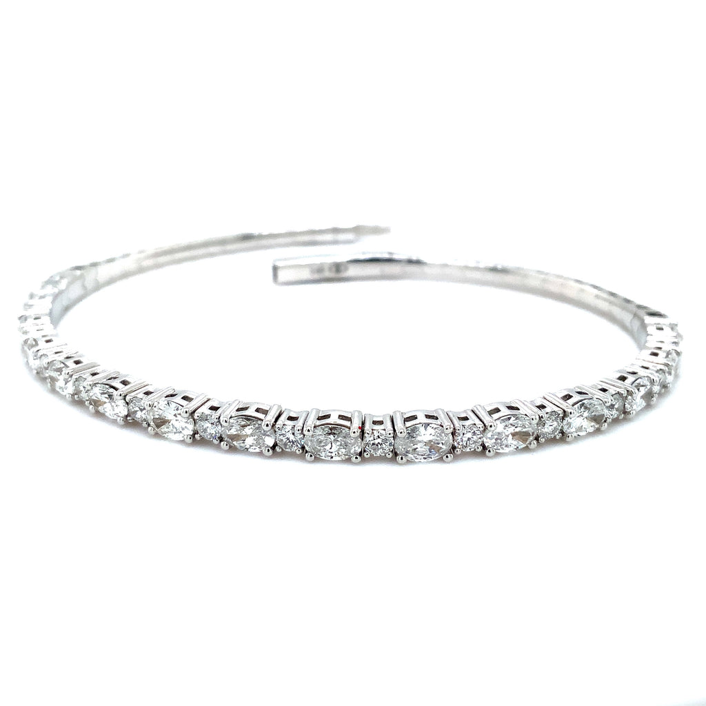 Flexi Single Row Diamond Tennis Bracelet 2.63 Carats t.w. Set in 14 Karat White Gold. - Image 3 of 4