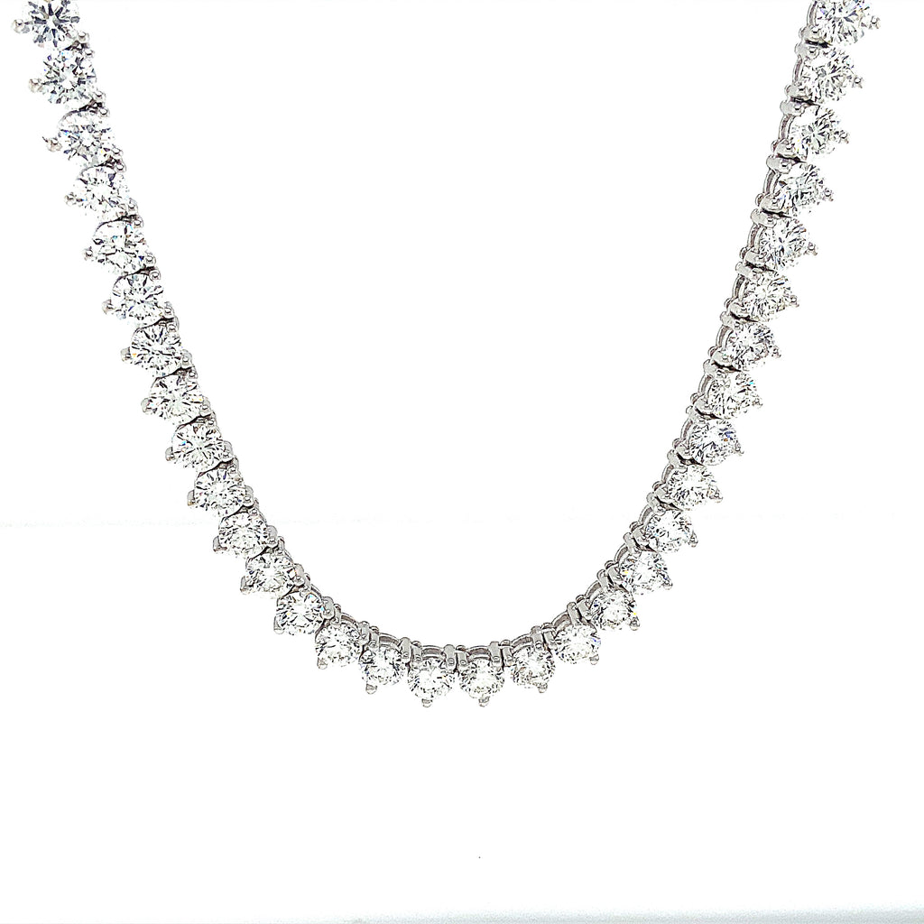 A Link 18 kt White Gold Three Prong Set Necklace 18" long and 4.2 mm with a t.w. 31.20 cts - Image 2 of 3