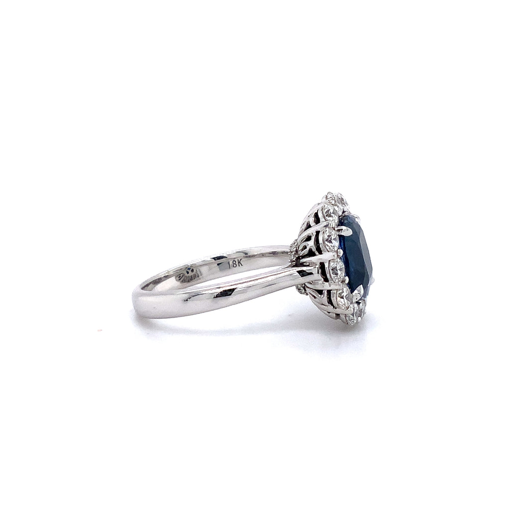 Roman  + Jules Classic 3.32ct  Gem Quality Blue Sapphire and Diamond Halo Ring set in 18 Karat White Gold - Image 2 of 6