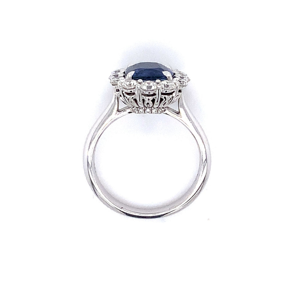 Roman  + Jules Classic 3.32ct  Gem Quality Blue Sapphire and Diamond Halo Ring set in 18 Karat White Gold - Image 4 of 6