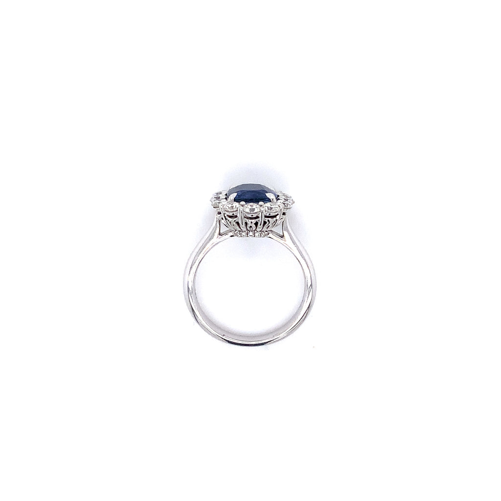 Roman  + Jules Classic 3.32ct  Gem Quality Blue Sapphire and Diamond Halo Ring set in 18 Karat White Gold - Image 6 of 6