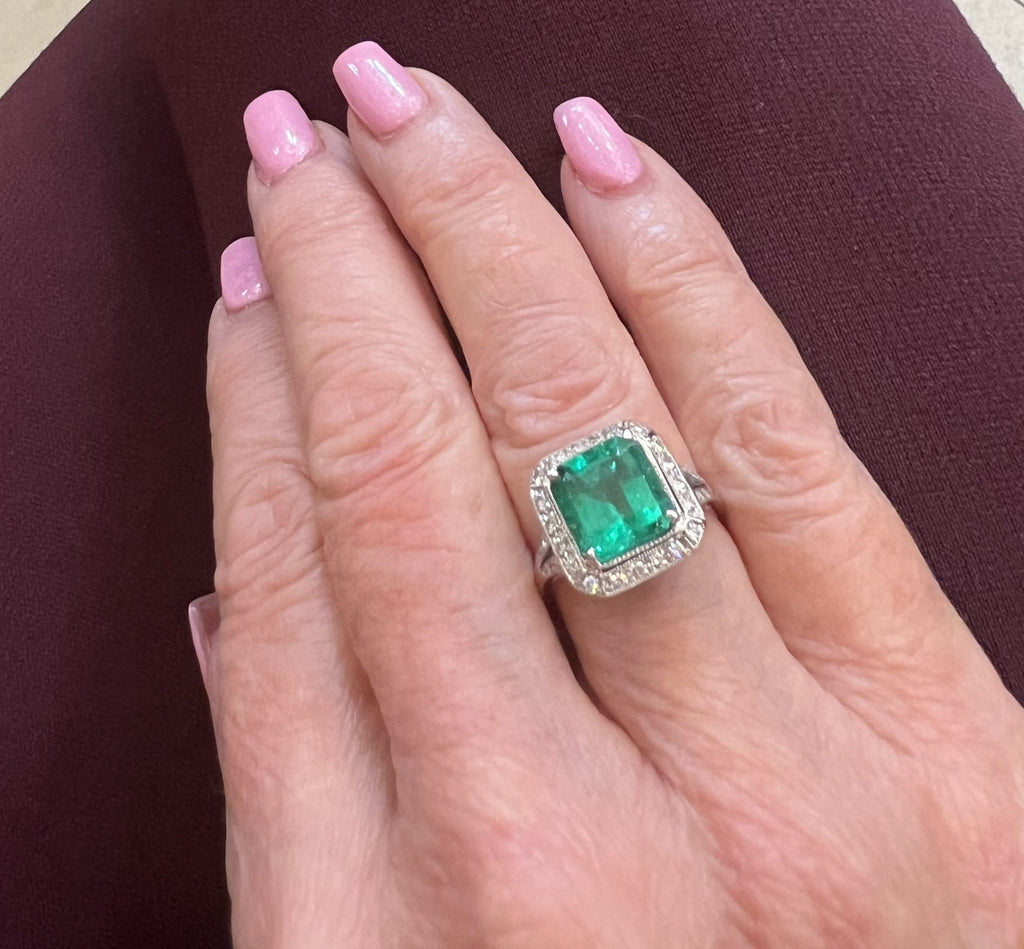 Vintage 3.19 ct Emerald and Diamond Ring set in 18 kt White Gold - Image 7 of 14