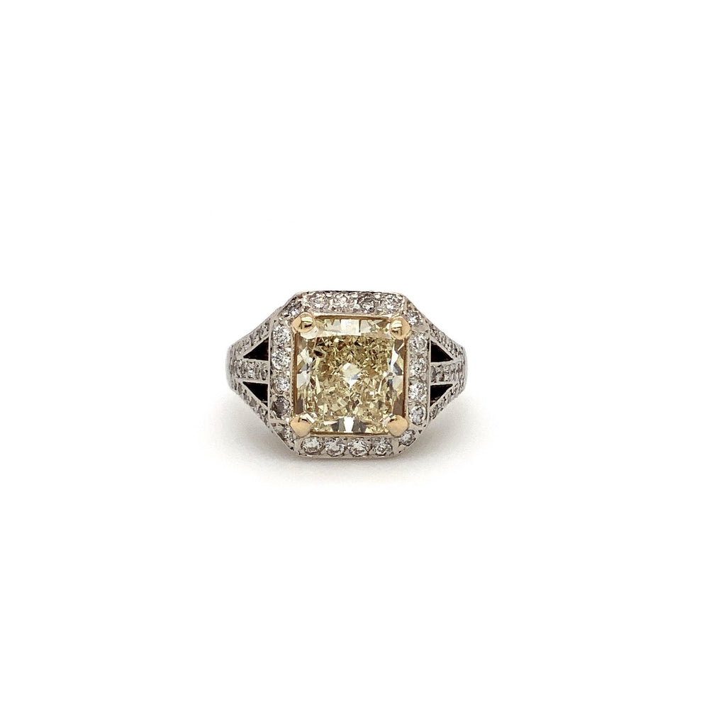 Fancy Light Yellow Radiant Cut and White Diamond Engagement Ring 18K Yellow and White Gold 3.89 ctw - Image 5 of 5
