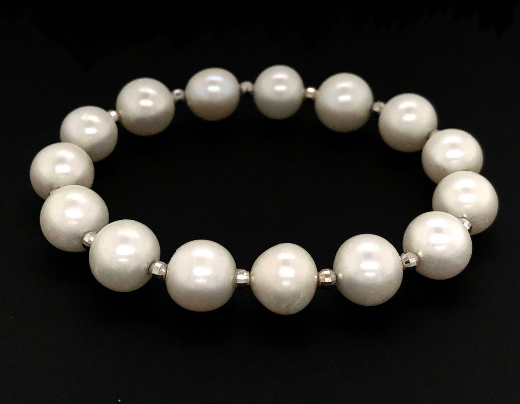 white fresh water pearl bracelet with 14kt white gold multifaceted 3mm beads on stretchable cord