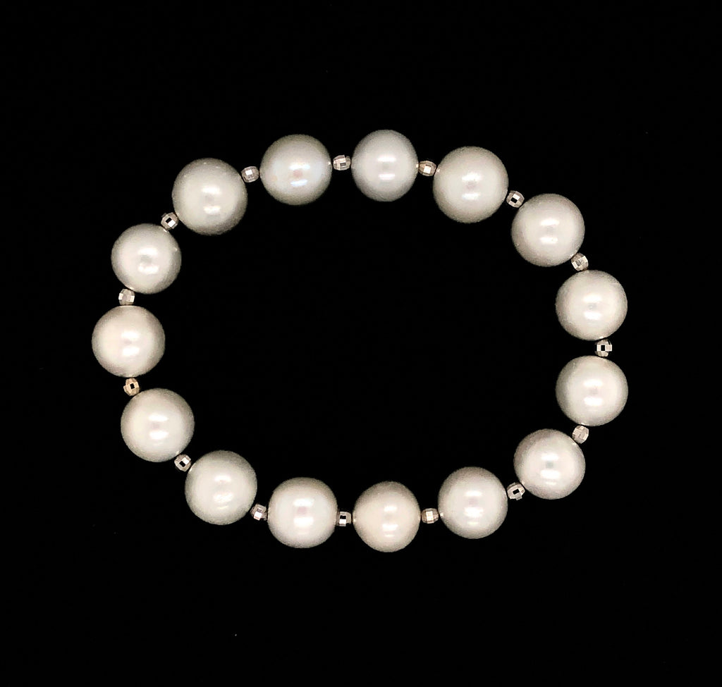 white fresh water pearl bracelet with 14kt white gold multifaceted 3mm beads on stretchable cord