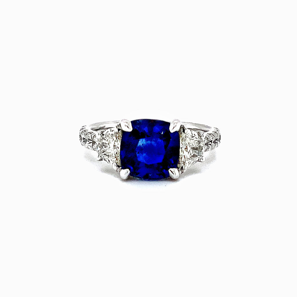 gem quality ceylon  blue sapphire 3.21ct diamond 1.10 ct three-stone ring set in 18kt white gold